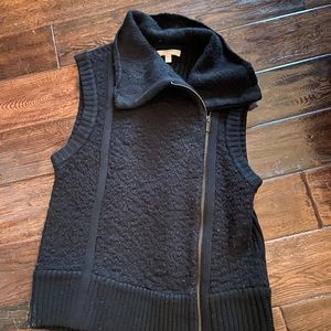 Cute black sweater vest with zipper